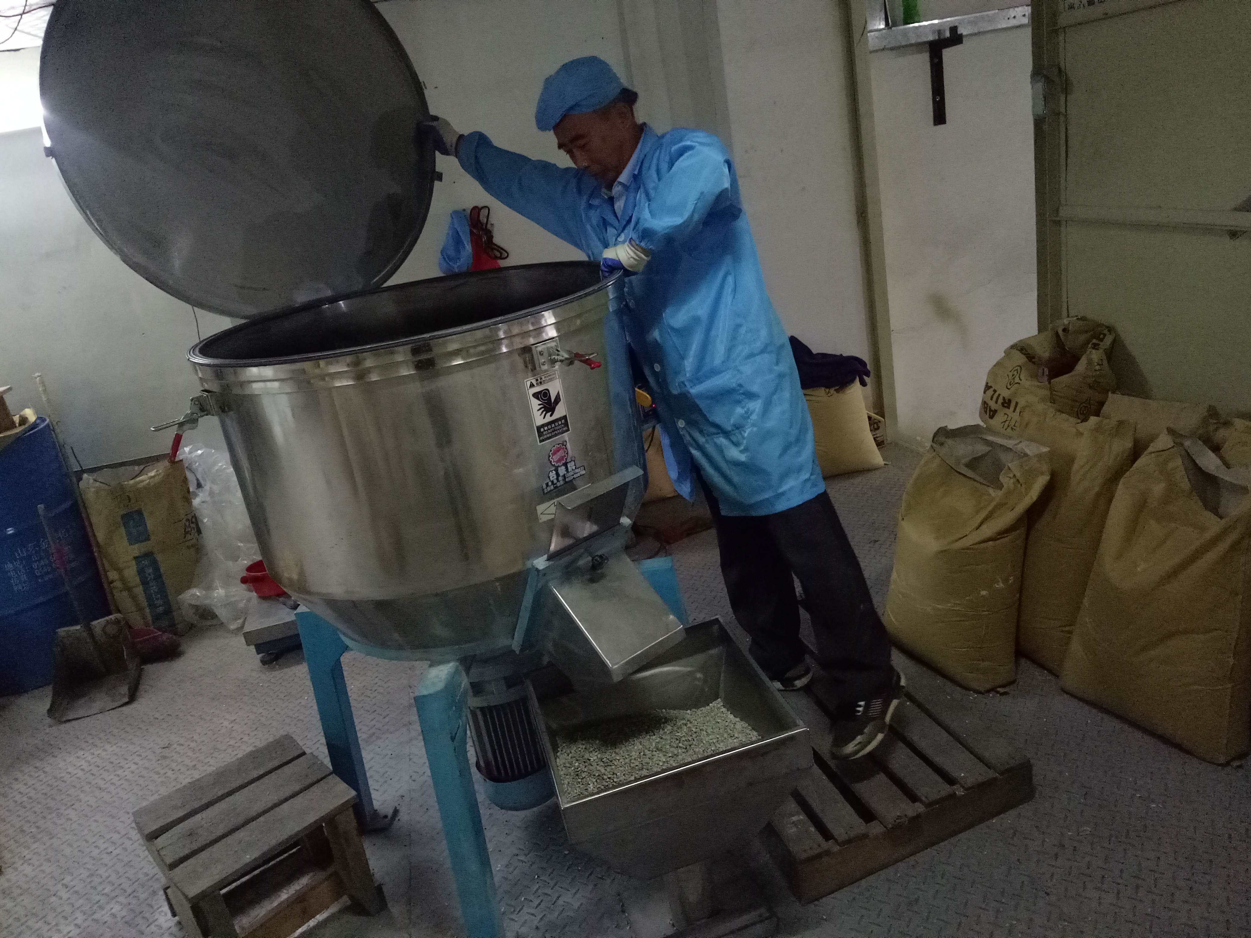 金塑顏塑膠科技有限公司生產(chǎn)庫